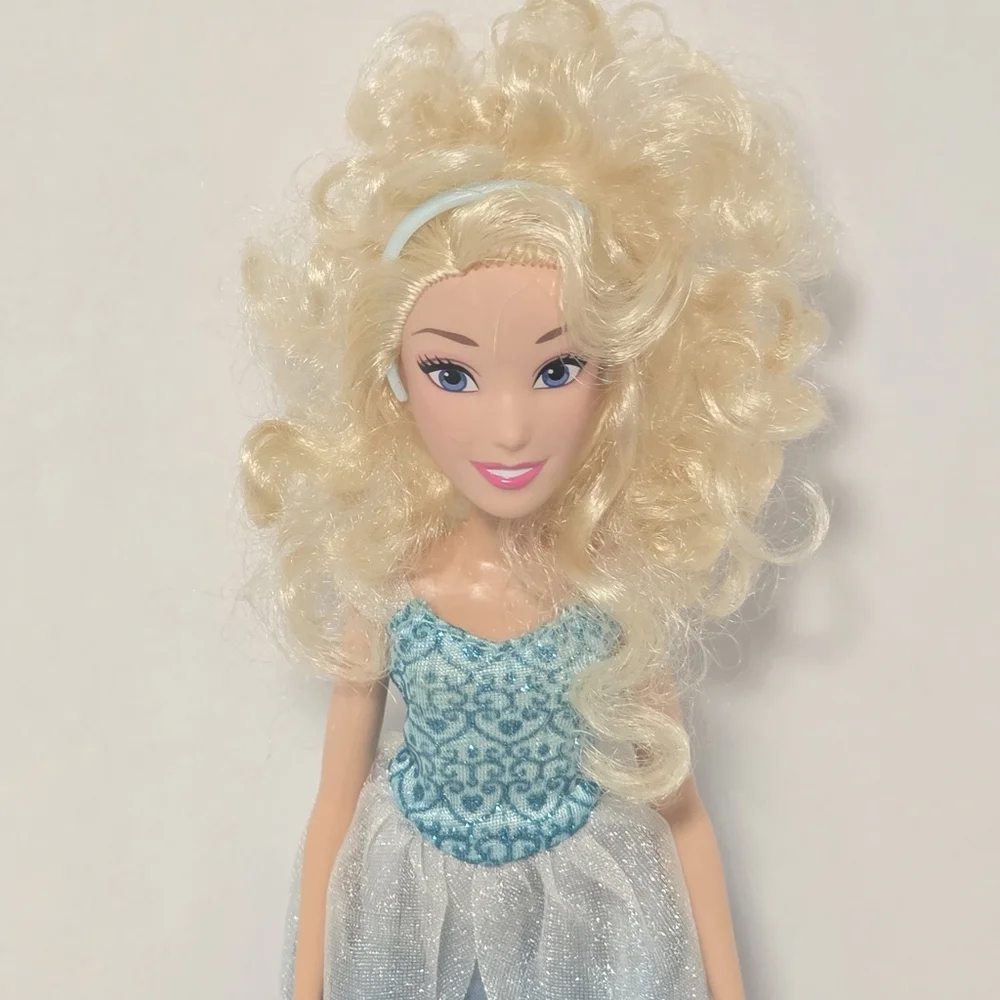 Hasbro Disney Princess Royal Shimmer Series Cinderella 11" Doll #B5288 72561 - Picture 5 of 15
